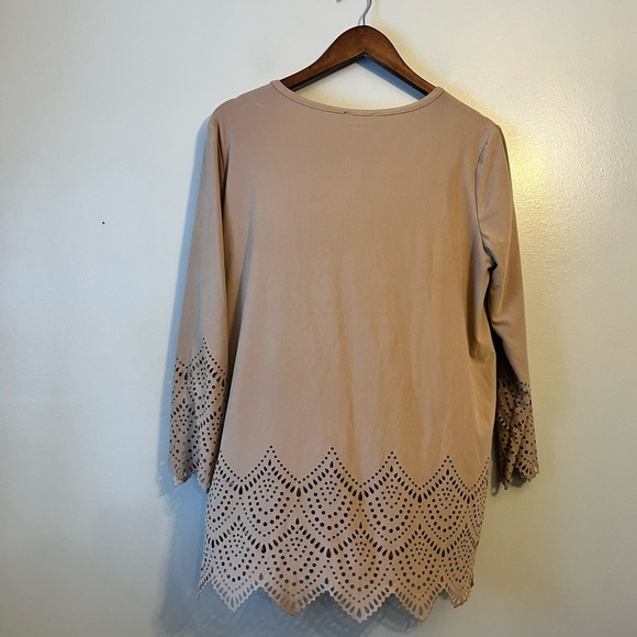 Hannah long sleeve tan neutral laser cut bottom and sleeve longline blouse M - Picture 2 of 6